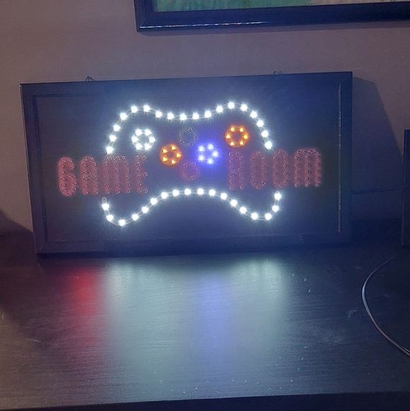 GAME ROOM Game Controller Light Up Flashing LED Sign - Picture 7 of 9